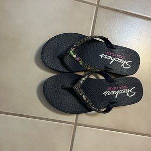 Sketchers Yoga Foam Sandals size 6